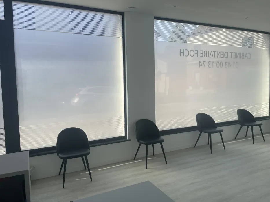 Salle d'attente du Centre Dentaire Santé Foch à Neuilly-Plaisance