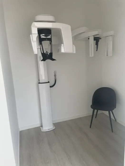 Implant dentaire en titane posé à Neuilly-Plaisance